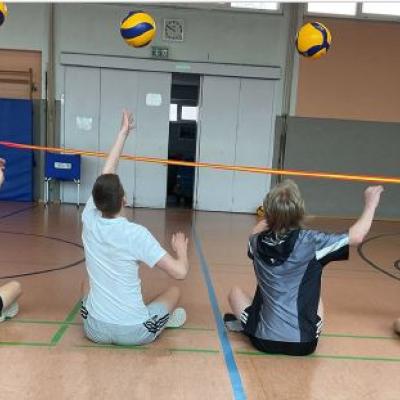Sitz-Volleyball
