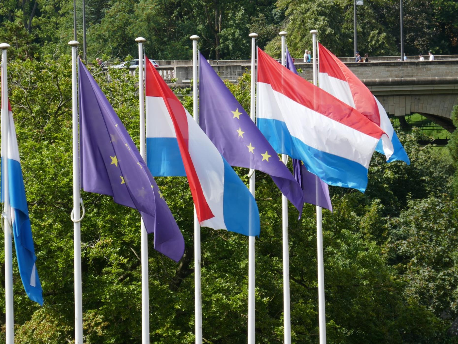 Luxemburg-Europa-Flaggen